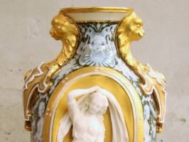 Royal Worcester 飾り壺